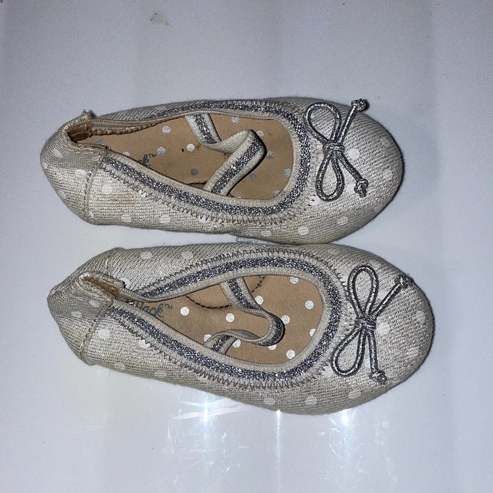 Cat and jack size 6 silver with white polkadots dress shoes